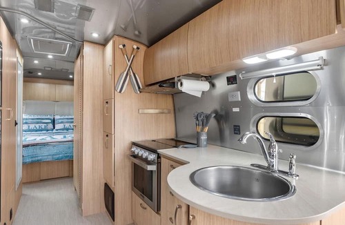 Centre House | Peaceful Lakeside Covered Airstream with Firepit & Kayaks Near Centre, AL