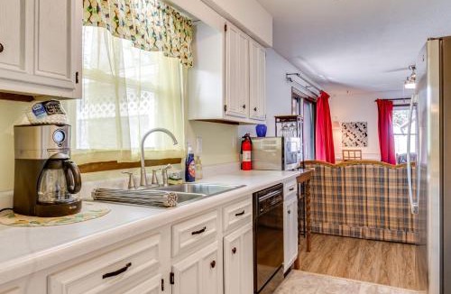 North Terre Haute House | Peaceful 'Lemon Drop Inn' Retreat: 9 MI to ISU