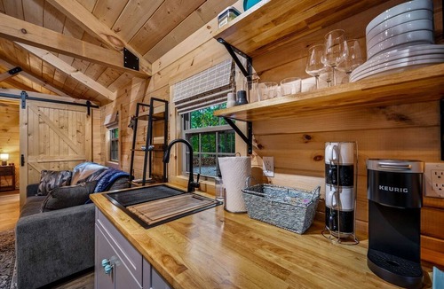 Mentone Cabin | Peaceful Log Cabin Getaway with Hot Tub and Fire Pit in Mentone, Alabama