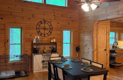 Lake Lure Cabin | Peaceful mountain cabin with amenties in Rumbling Bald resort, Lake Lure