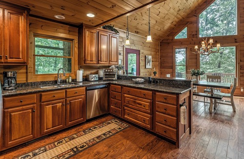 Mineral Bluff Cabin | Peaceful Mountain Cabin in Mineral Bluff. Hot Tub, Fireplace & Easy Paved Access