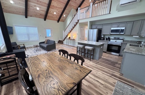 Elkton Cabin | Peaceful pet-friendly Cabin, near Shenadoah National Park
