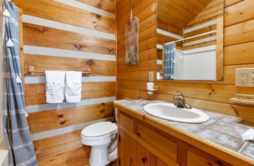 Fancy Gap House | Peaceful Pines Mountain Cabin with Jacuzzi and Views! Cabin 12