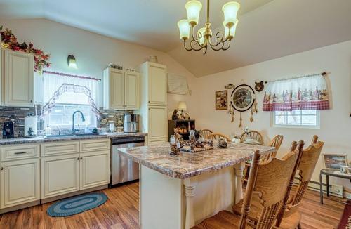 Potosi House | Peaceful Porch! Country Stay Near Elephant Rocks