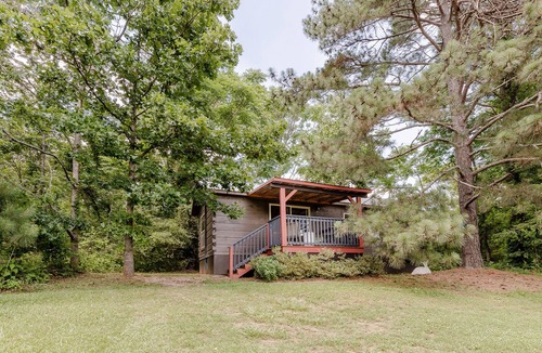 Tryon Cabin | Peaceful, private & serene cabin near wineries, TIEC & outdoor activities