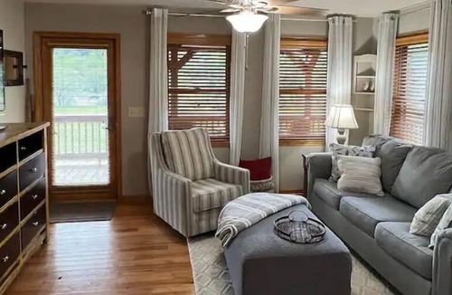 Galax Cabin | Peaceful & Relaxing Creekside Cabin Book 3 Nights Get 1 Night Free Book 7/Get20%