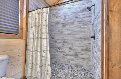 Copperhill Cabin | Peaceful, rustic, luxurious, with mountain views and hot tub!