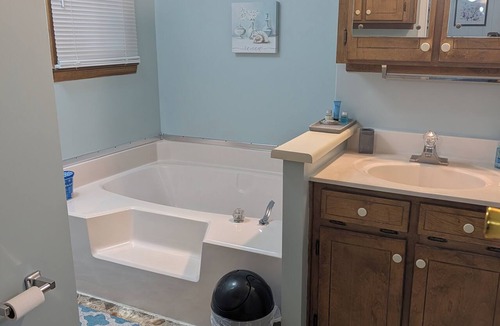 Reidsville House | Peaceful Stay in the Country