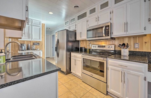 Myrtle Grove Cottage | Peaceful Wilmington Home Near Beach & Downtown!