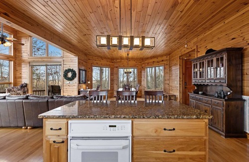 My Mountain Cabin | Peaks & Quiet Retreat - Views From Every Room and Dog Friendly