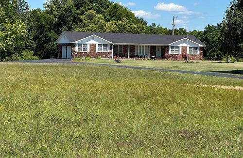 Lindseyville House | Pearlie’s Place near Nolin Lake, Mammoth Cave, and Blue Holler.