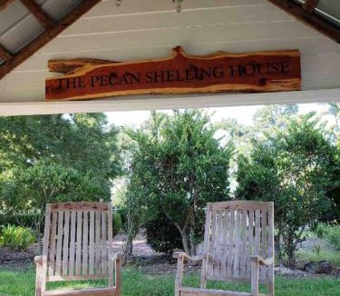 Clinton Apartment | Pecan Shelling House - 35 Mins to Univ of Alabama