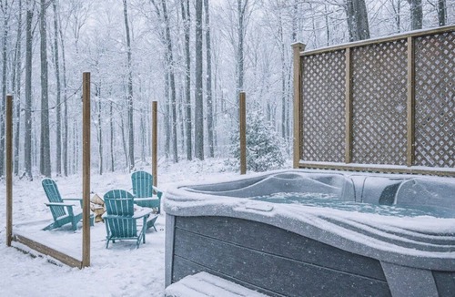 Berkeley Springs House | Penby Cabin- Pet Friendly | Hot Tub | Firepit