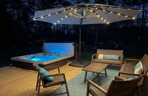 Arden House | Pennsylvania - Private Pickleball Court, Hot Tub and Fire Pit