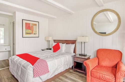 Kernersville Hotel | Perfect Room for Couples’ Getaway in Kernersville | Free Parking