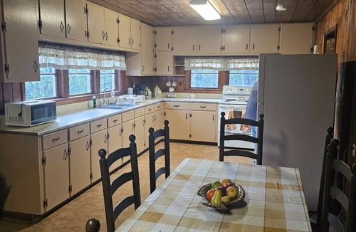 Mountain Rest House | Perfect Weekend Get Away Retreat- Mountain Views.