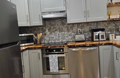 Sparta House | Pet friendly 1 acre fenced yard 2-bedroom house close to Fall Creek Falls