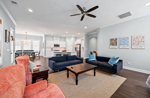Morehead City Boat Rental | Pet-Friendly 3BR Coastal Cottage with Screened Porch & Community Pool in Beaufort, North Carolina