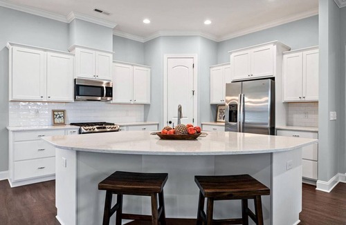 Morehead City Boat Rental | Pet-Friendly 3BR Coastal Cottage with Screened Porch & Community Pool in Beaufort, North Carolina