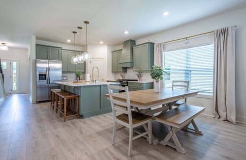 Emerson House | Pet-Friendly 4BR 5 Min to LakePoint with TV Room