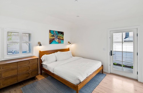 North Downtown Hotel | Pet Friendly Boutique Hotel Room, Walk to Downtown | Rose Jean Room 5