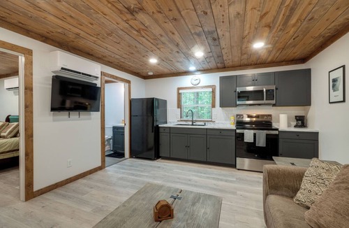 Cabot House | Pet-Friendly Cabot Country Escape
