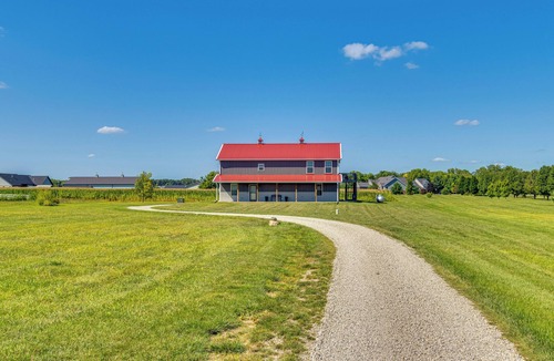 Greenwood Cottage | Pet-friendly Countryside Retreat in Whiteland!