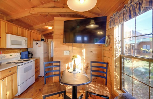 Damascus Cabin | Pet-Friendly Damascus Cabin w/Deck & Mtn Views!