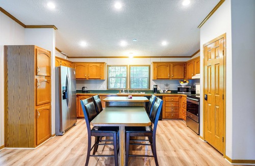 Charlestown House | Pet-Friendly Emerald Lake Retreat in Charlestown!