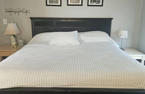 Rodanthe Cottage | Pet Friendly! Extra clean and great Internet! Now Sunday check in and check out