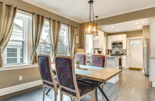 Evanston Apartment | Pet-Friendly Family Apartment - Near NU Campus!