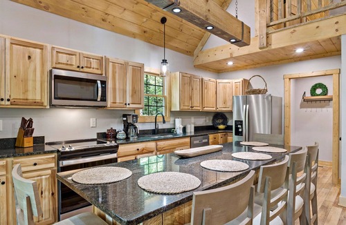 Lake Lure Cottage | Pet Friendly, Fireplace, Hot Tub, Internet - Bear Paw by Carolina Properties,