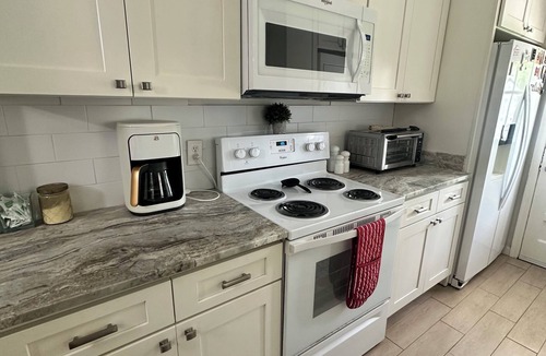 East Memphis House | Pet friendly High Point Terrace Gem-Backyard Oasis