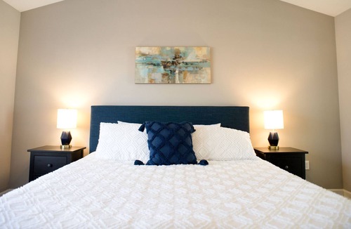 Oakley House | Pet Friendly Home With Hot Tub 5 Mins to Biltmore