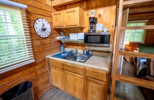 Columbia House | Pet Friendly Log Cabin, Perfect for an Adventure in Kentucky's Lake Country