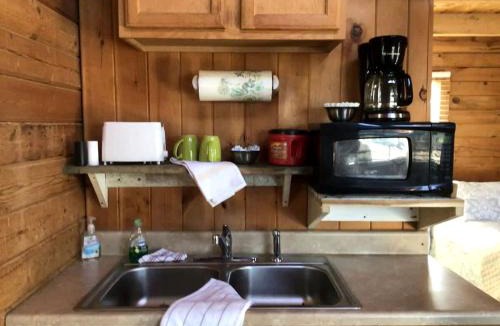 Columbia House | Pet Friendly Log Cabin, Perfect for an Adventure in Kentucky's Lake Country