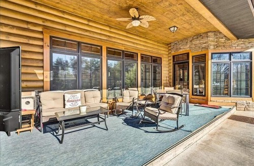High Point House | PET FRIENDLY! Log Cabin With Abundant Privacy! 10% DISCOUNT AVAILABLE TO VETERANS & MILITARY RETIRE