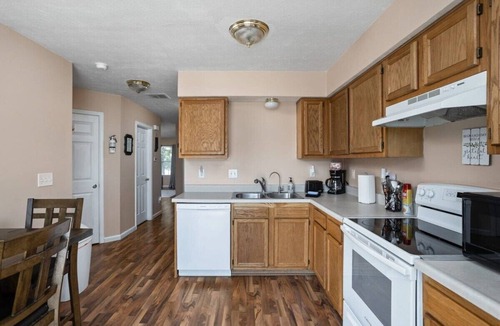 Indianapolis Condo | Pet Friendly Retreat near Indianapolis