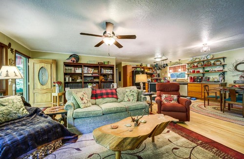 Sylva House | Pet-Friendly Retreat w/Mtn Views in Sylva!