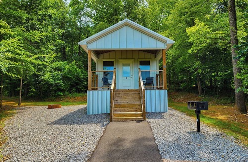 Guntersville Apartment | Pet Friendly Tiny House - Lake Guntersville