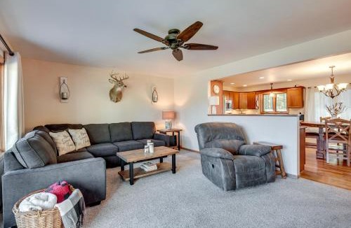 Tomahawk House | Pet-Friendly Tomahawk Home: Deck & Private Hot Tub