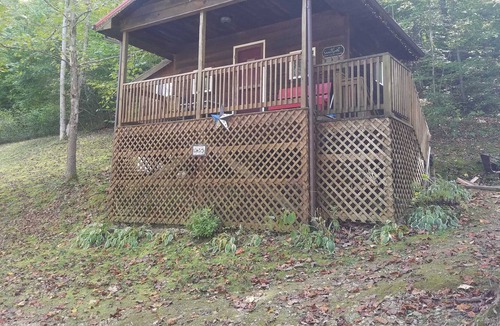 Stanton Cabin | Pet-Friendly & Waterfront - Sleepy Bear - Cozy Camper's Cabin in Red River Gorge, Kentucky!
