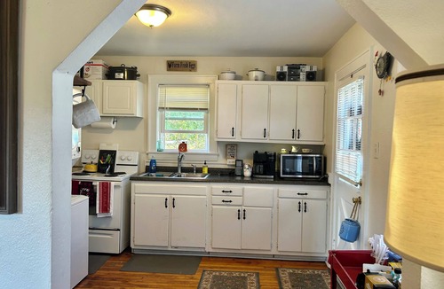 Burnt Chimney House | PET FRIENDLY-WEEKLY DISCOUNTS-ROANOKE RIVER AND BIKE TRAILS