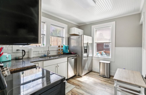 Buckroe Beach House | Petit Cozy Beach Bungalow— 5 min walk to the beach