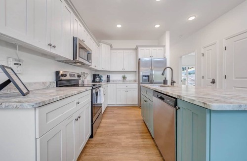 Goodview House | Pets, Lake, Dock, Fire Pit, Kayaks, and SUP