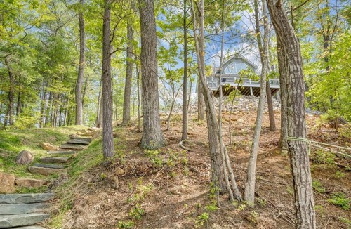 Goodview House | Pets, Lake, Dock, Fire Pit, Kayaks, and SUP