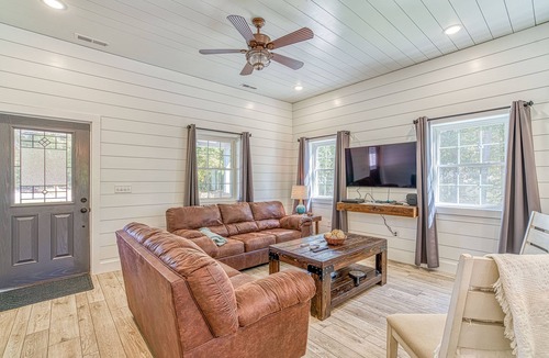 Waterloo House | Pickwick Lake Vacation Rental (Sleeps 8-10) 3 BR,2 bath