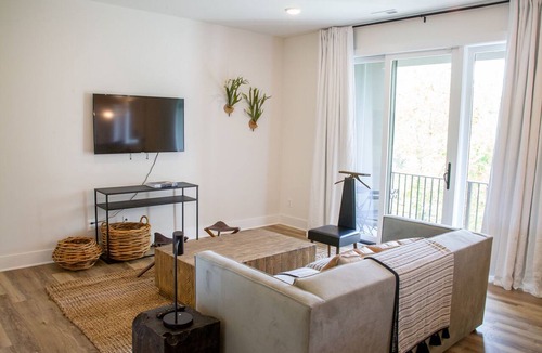 Batesville Apartment | Piedmont Place | Modern 2 Bedroom | Downtown Crozet