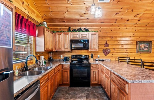 Pigeon Forge Cabin | Pigeon Forge Pool Theater Games Hot Tub Karaoke