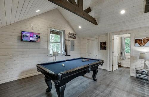 Cleveland House | Pinnacle Suite Treehouse Near Helen, Georgia